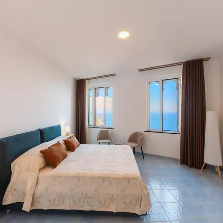 Domus Rubra Ραβέλλο