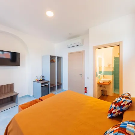 Πανσιόν Domus Rubra 3*