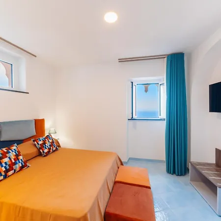 Domus Rubra 3*