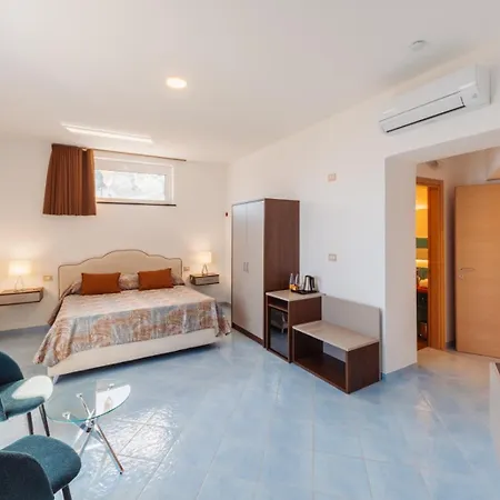 Domus Rubra Πανσιόν 3*