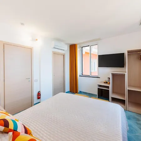 Πανσιόν Domus Rubra 3*