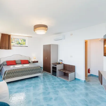 Domus Rubra Πανσιόν
